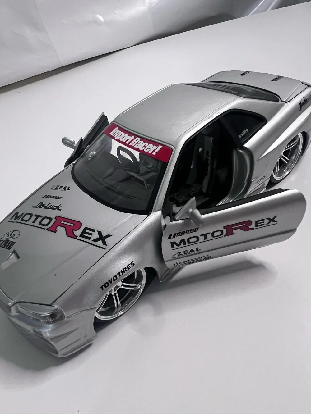 Nissan Skyline GT-R R34 Import Racer MotoRex Diecast 1:18 Escala - Coleccionable